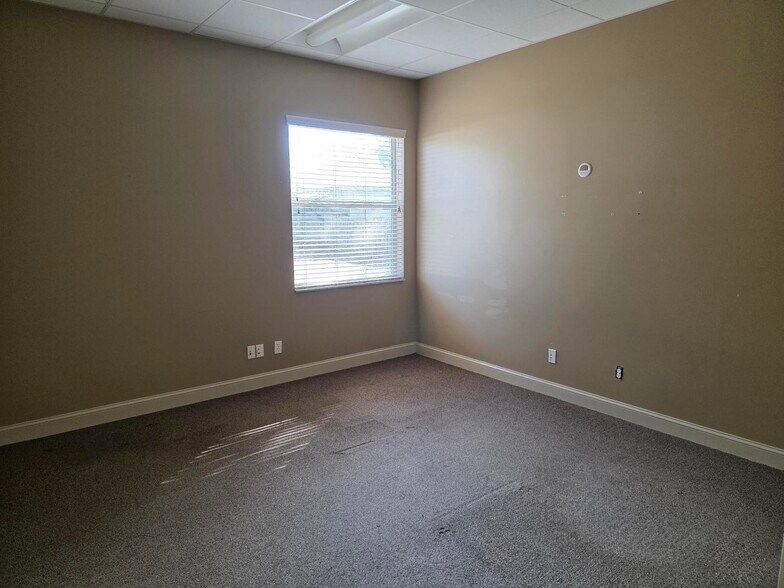 More Photos Of 2505-2511 Seven Springs Blvd, New Port Richey Office For Sale