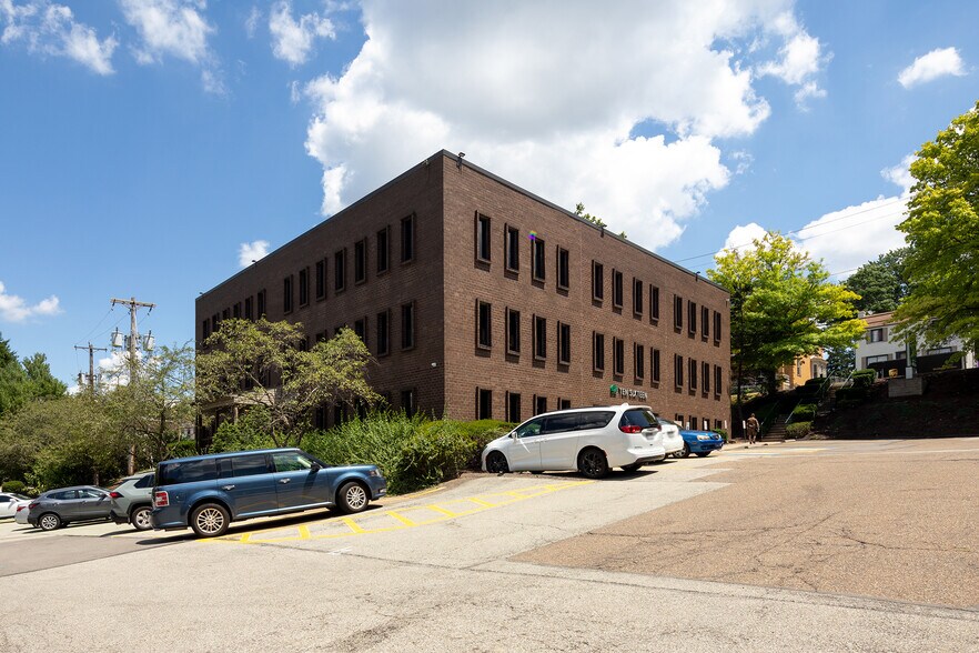 More Photos Of 1016 Greentree Rd, Pittsburgh Office For Lease