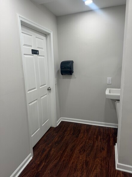 More Photos Of 7401 Woodbine Ave, Philadelphia Storefront Retail Residential For Lease