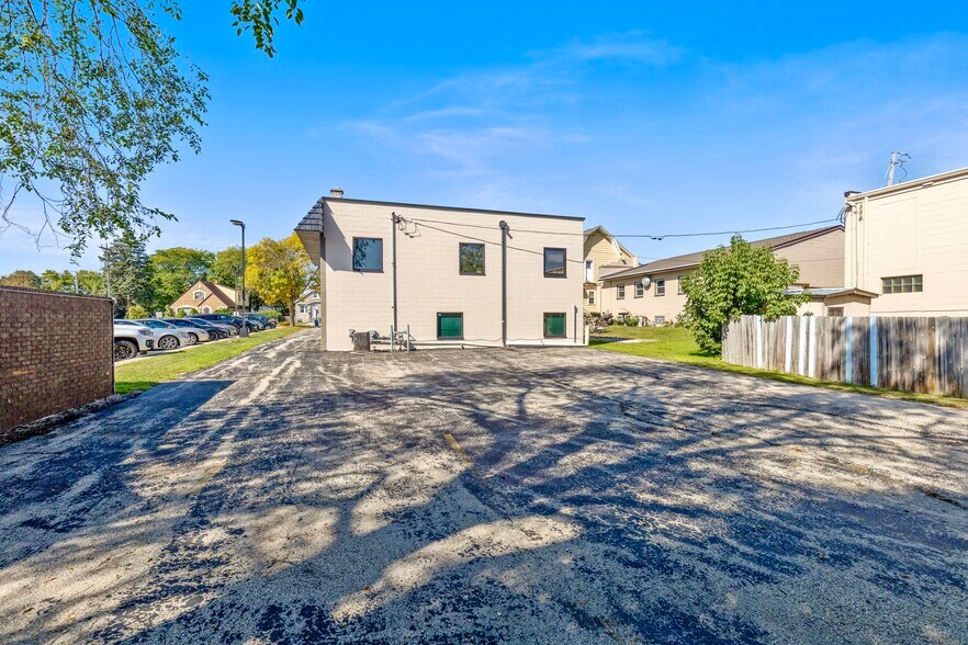 More Photos Of 2713 S Chicago Ave, South Milwaukee Office For Sale