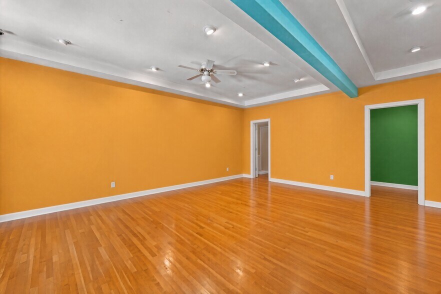 More Photos Of 84 Spring St, Eureka Springs Storefront Retail Residential For Sale