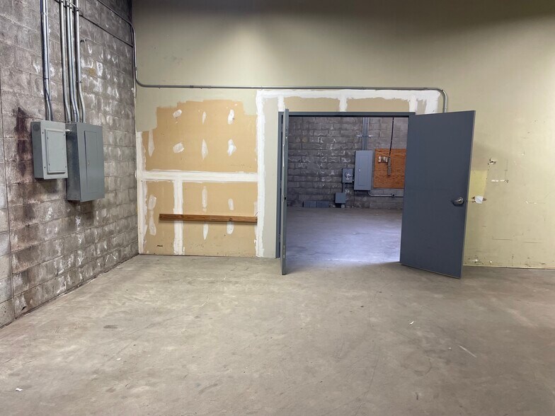 More Photos Of 633-637 Jeffers Cir, Exton Industrial For Sale