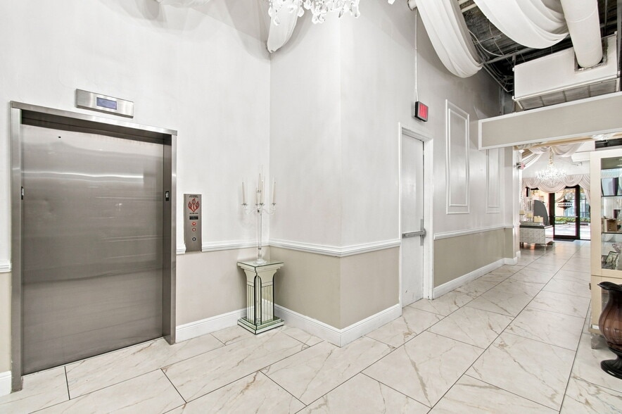 More Photos Of 7065 Westpointe Blvd, Orlando Medical For Sale