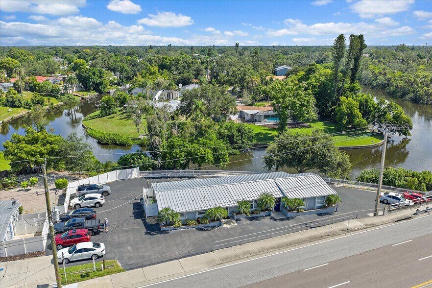More Photos Of 2535 Bee Ridge Rd, Sarasota Medical For Lease