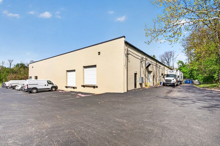 More Photos Of 2 Raymond Dr, Havertown Light Manufacturing For Lease