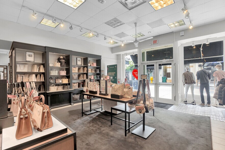 More Photos Of 515-517 Duval St, Key West Storefront Retail Office For Sale