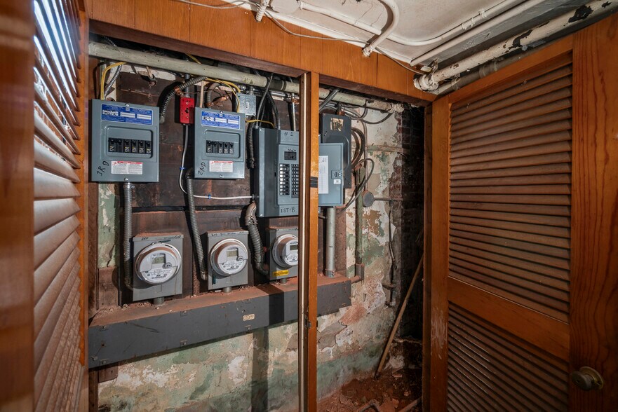 More Photos Of 2541 St Paul St, Baltimore Office For Sale