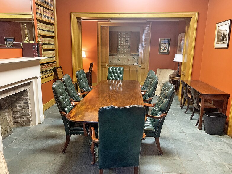 More Photos Of 56-58 S Conception St, Mobile Office For Sale