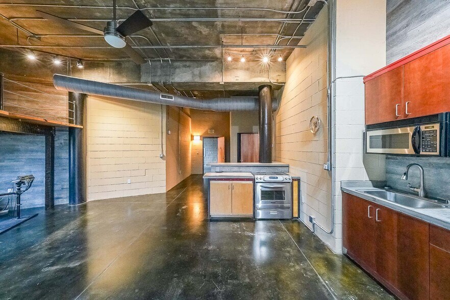 More Photos Of 319 Atlanta St, Marietta Office For Sale