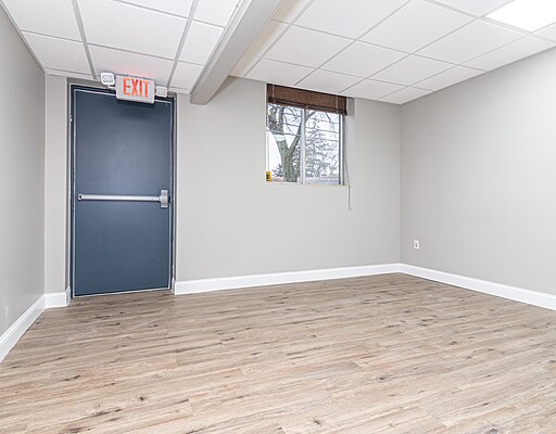 More Photos Of 16975-16991 Farmington Rd, Livonia Medical For Lease