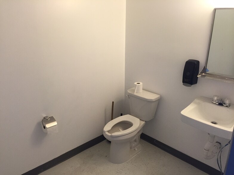 More Photos Of 5641-5691 E 56th Ave, Commerce City Manufacturing For Lease