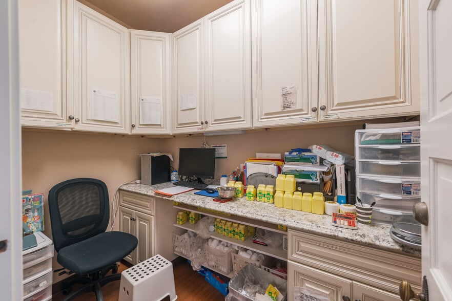 More Photos Of 146 E Walnut Ave, Monrovia Medical For Sale