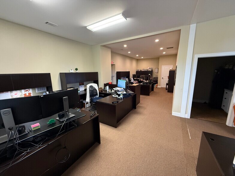 More Photos Of 1702 Saugahatchee Rd, Auburn Service For Lease