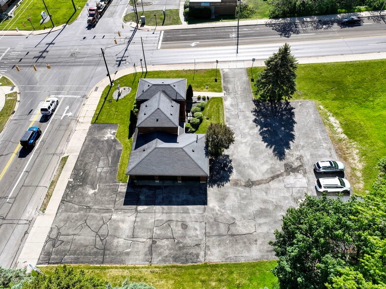More Photos Of 1104 S Mitchell St, Cadillac Office For Sale