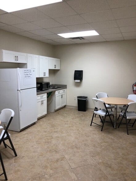 More Photos Of 8404-8414 Wilsky Blvd, Tampa Office For Sale