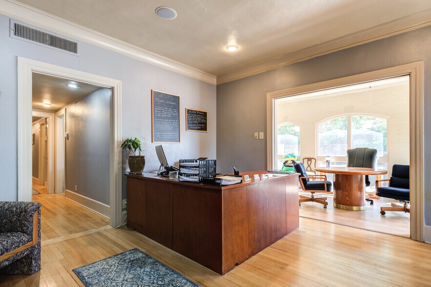 More Photos Of 2124 Broadway St, Lubbock Office For Sale