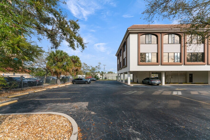 More Photos Of 2201 Ringling Blvd, Sarasota Loft Creative Space For Sale
