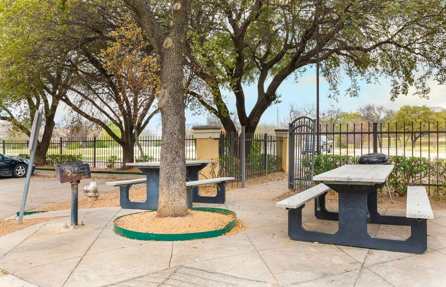 More Photos Of 1601 River Run, Fort Worth Hotel For Sale