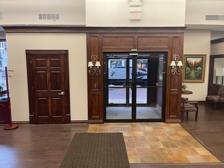More Photos Of 107 W Michigan Ave, Kalamazoo Office For Lease