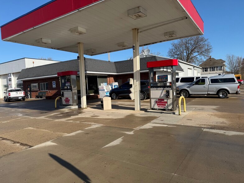 Primary Photo Of 1831 142nd Ave, Dorr Service Station For Sale