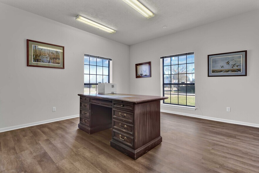 More Photos Of 1522 Sam Houston St, Liberty Office For Sale