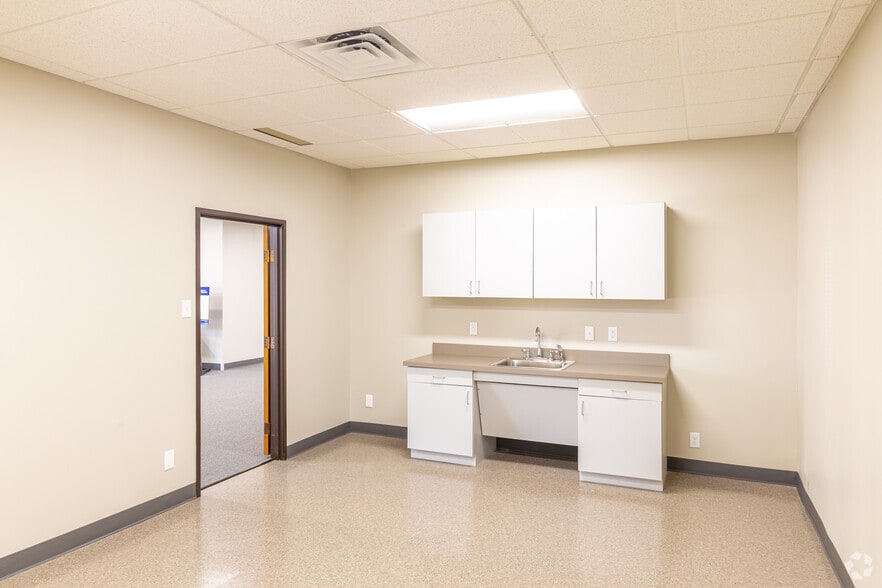 More Photos Of 2515 Willowbrook Rd, Dallas Warehouse For Lease