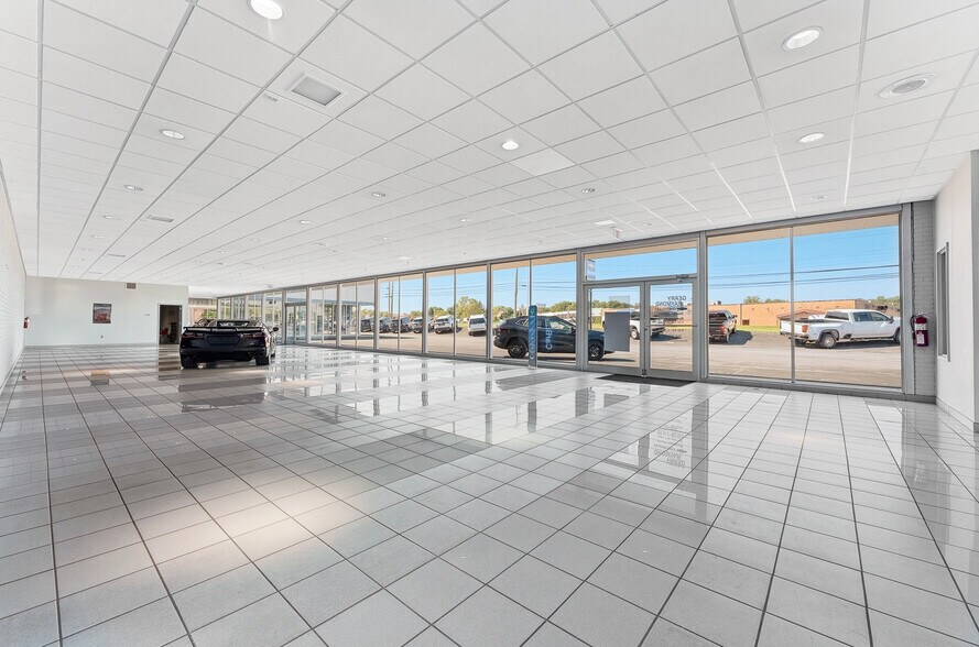 More Photos Of 1229 Country Club Rd, Fairmont Auto Dealership For Sale
