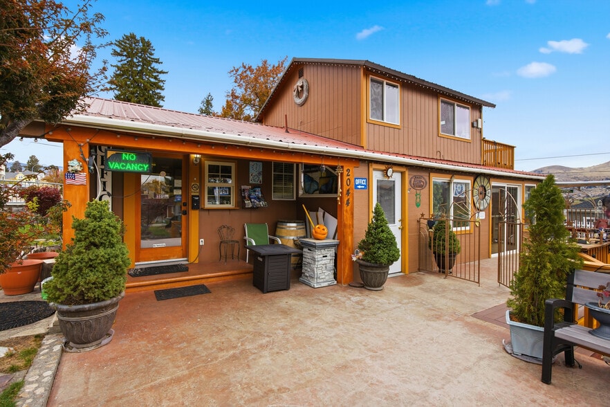 More Photos Of 2044 W Woodin Ave, Chelan Hotel For Sale