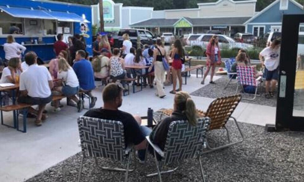 More Photos Of 215 N Mill St, Northport Restaurant For Sale
