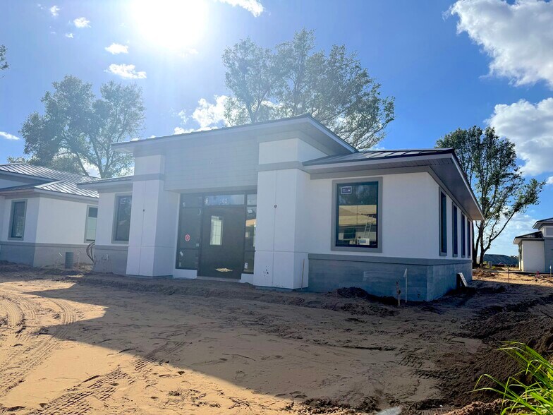 More Photos Of 162 Southern Railway, Oakland Medical For Lease