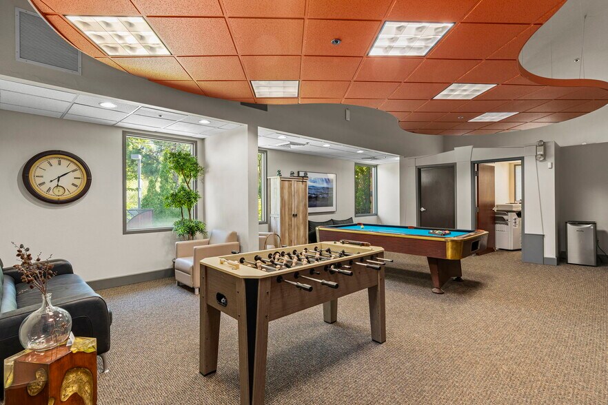 More Photos Of 6160 Plumas St, Reno Office For Sale