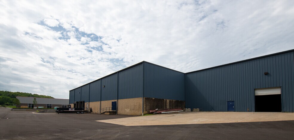 More Photos Of 2260-2270 Roswell Dr, Pittsburgh Light Distribution For Lease