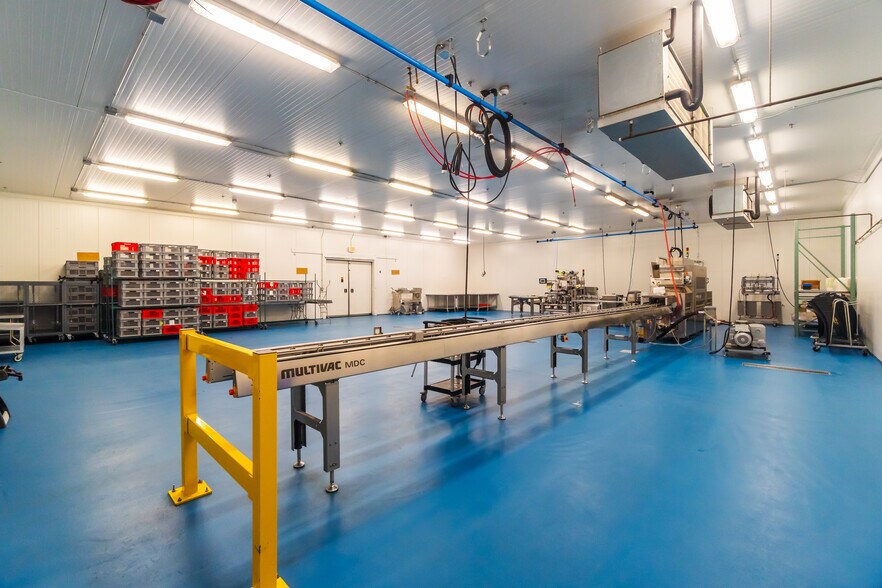 More Photos Of 1907 Gateway Blvd, Charlotte Warehouse For Sale