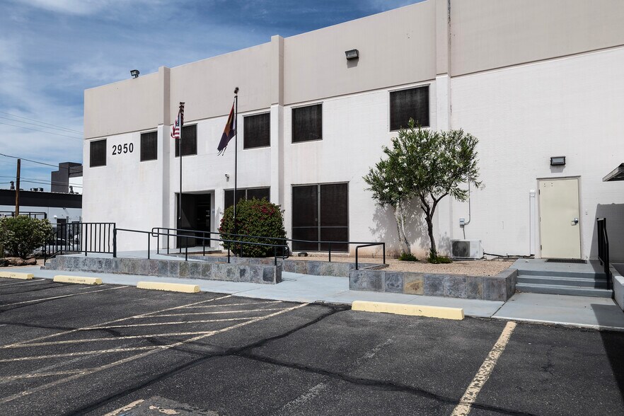 More Photos Of 2950 W Catalina Dr, Phoenix Manufacturing For Sale