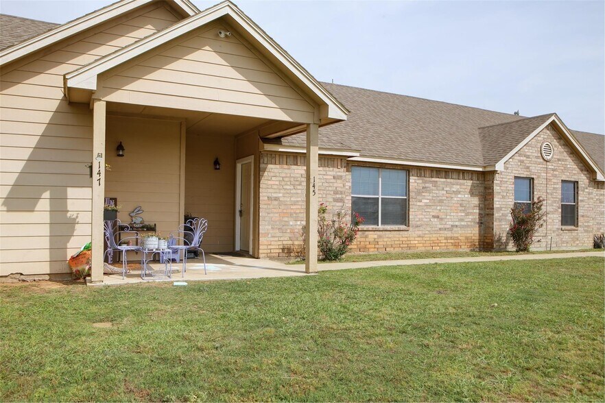 More Photos Of 141 Lindas Creek Ln, Weatherford Multifamily For Sale