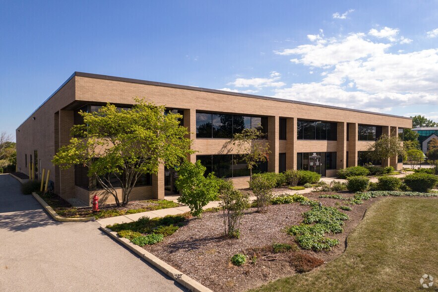 Primary Photo Of 125 E Commerce Dr, Schaumburg Light Distribution For Sale