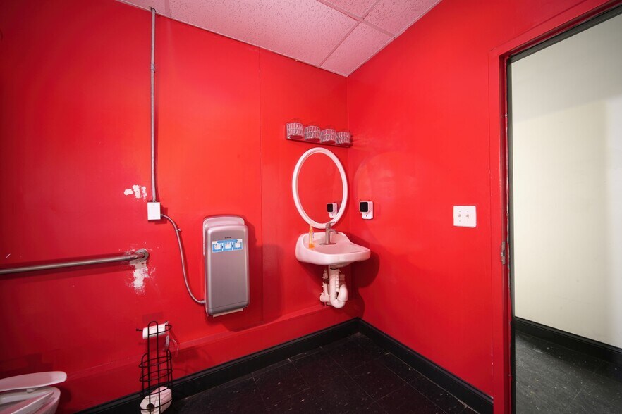 More Photos Of 8235 W 8 Mile Rd, Detroit Storefront For Sale