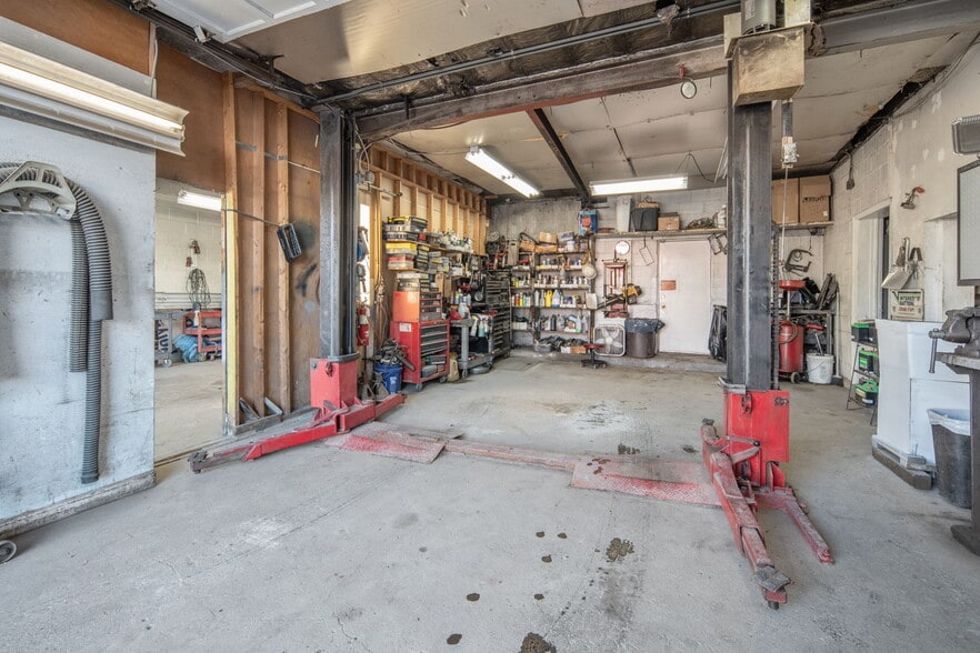 More Photos Of 1907 Van Vranken Ave, Schenectady Auto Repair For Sale