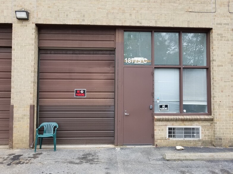 More Photos Of 18775 N Frederick Rd, Gaithersburg Warehouse For Lease