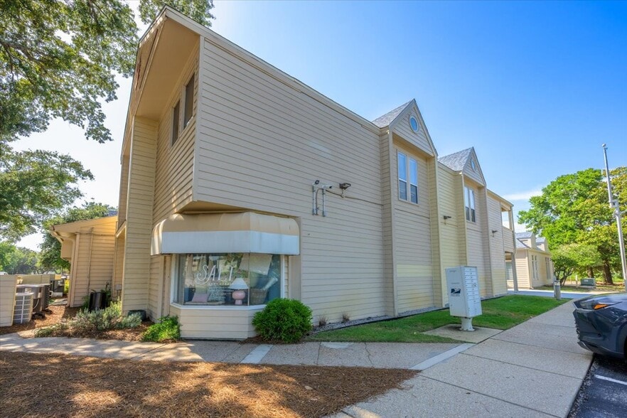 More Photos Of 913 Gulf Breeze Pky, Gulf Breeze Storefront Retail Office For Sale