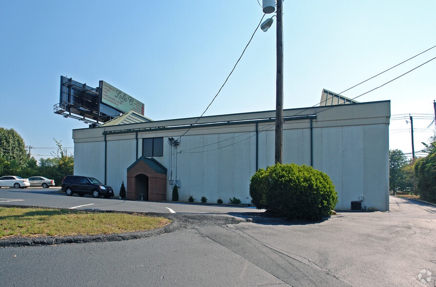 More Photos Of 8609 Kingston Pike, Knoxville Medical For Lease