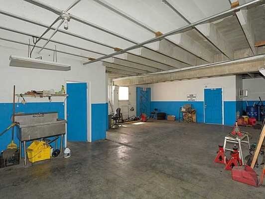 More Photos Of 995 NW 72nd St, Miami Warehouse For Lease