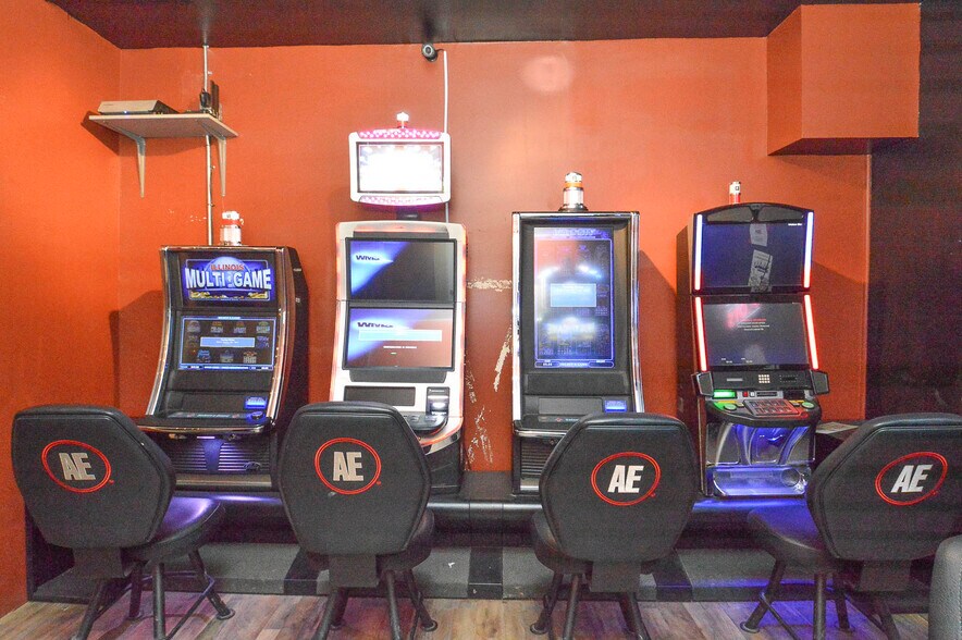 More Photos Of 402 W Deck St, New Douglas General Retail For Sale