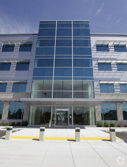 More Photos Of 9600 NE Cascades Pky, Portland Office For Lease