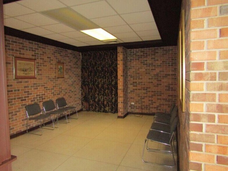 More Photos Of 301 Julia St, New Iberia Office For Lease