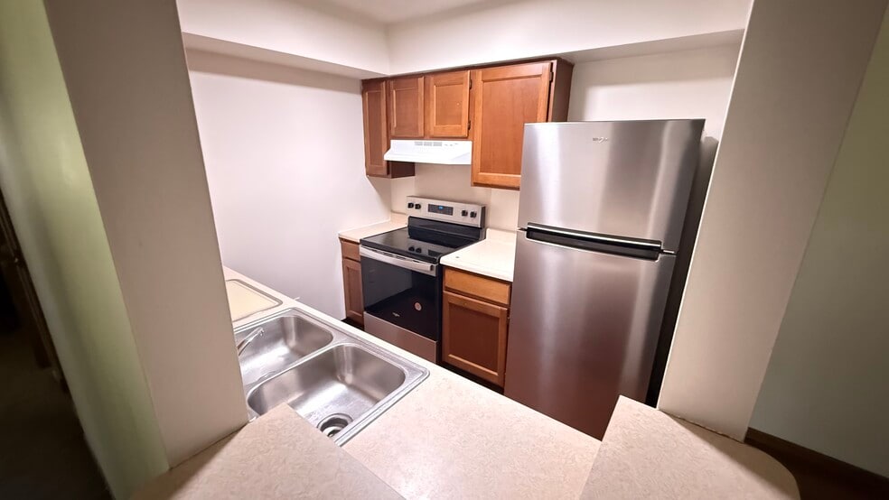 More Photos Of 432 McConnell St, Uhrichsville Apartments For Sale