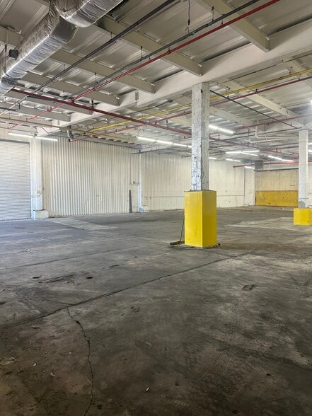 More Photos Of 656 Montauk Ave, Brooklyn Warehouse For Lease