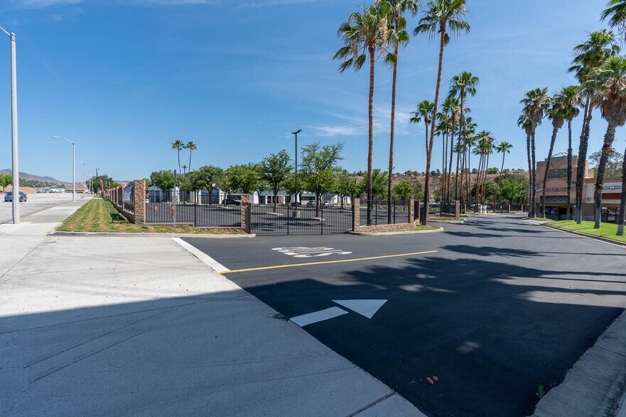 More Photos Of 31970 Castaic Rd, Castaic Freestanding For Sale