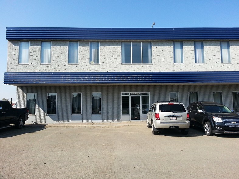 More Photos Of 12100-12122 163 St NW, Edmonton Flex For Lease