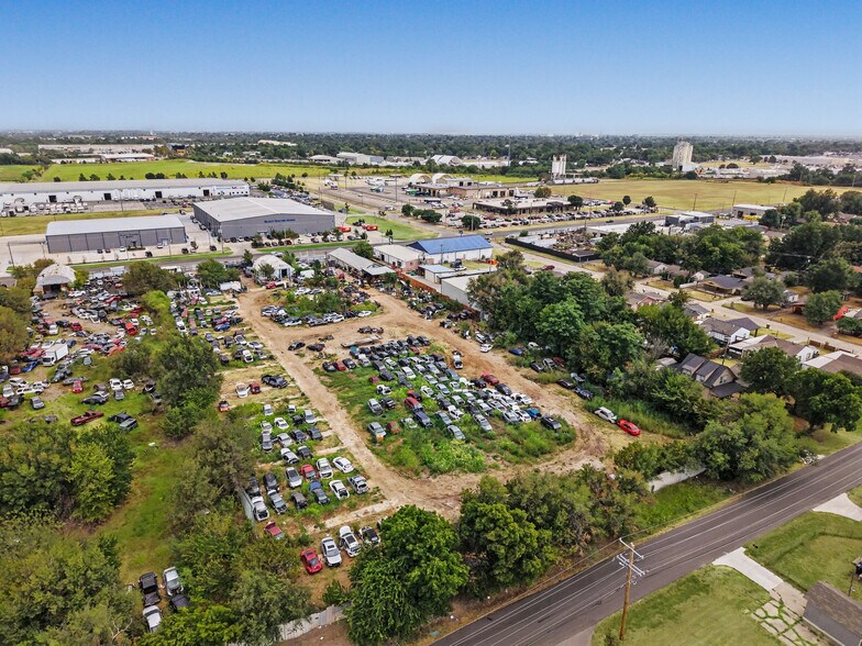 More Photos Of 1821-1823 S May Ave, Oklahoma City Auto Salvage Facility For Sale